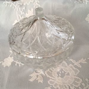 Kig Indonesia candy dish with lid.